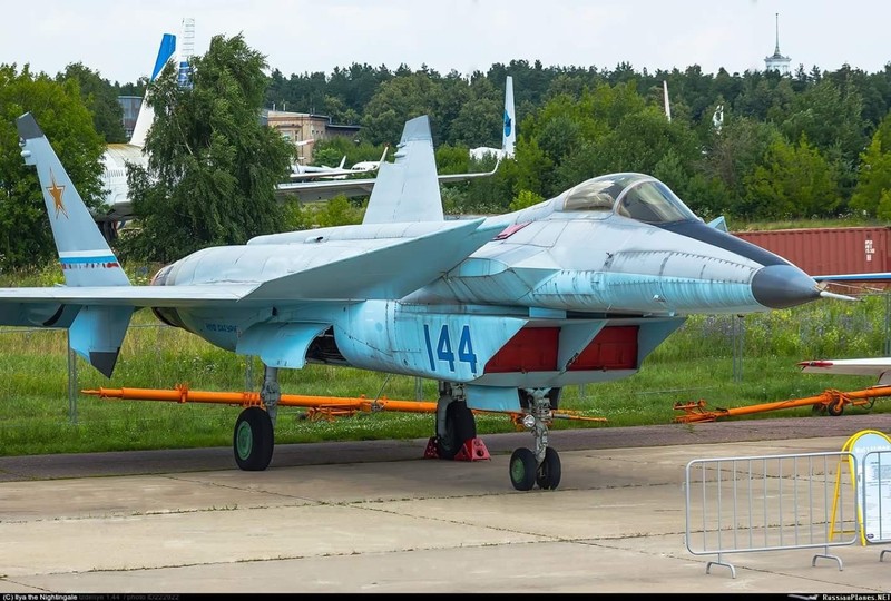 MiG 1.44: Cau tra loi thap bai cua Nga doi voi F-22 Raptor My-Hinh-8