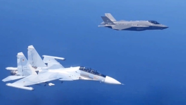 Lan dau can chien may bay Nga, F-35 to ra thua kem Su-30-Hinh-4