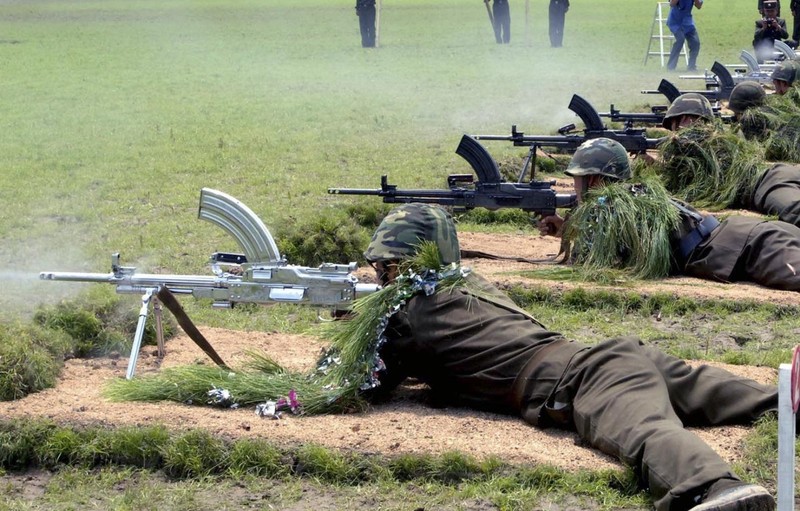 Diem mat dan vu khi bo binh 