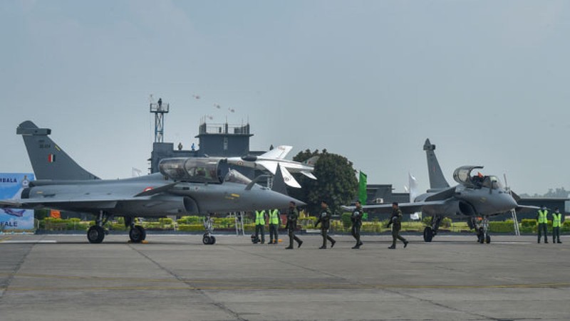 Chien dau co Rafale va chang duong 