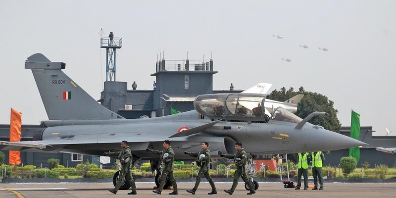 Chien dau co Rafale va chang duong 