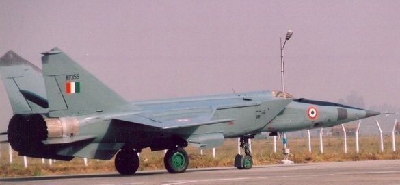 Tai sao F-16 cua Pakistan khong bao gio co the ban ha MiG-25 Foxbat-Hinh-14