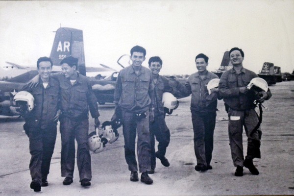 May bay My to ra loi hai hon khi nam trong tay Khong quan Viet Nam-Hinh-11