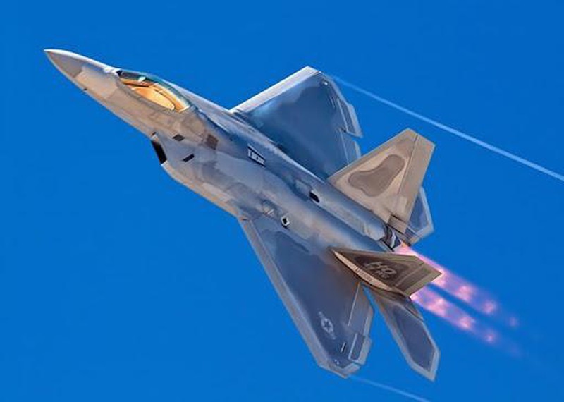 Huy dong mot dan F-22 Raptor, My ran mat cung luc ca Nga, Trung-Hinh-13