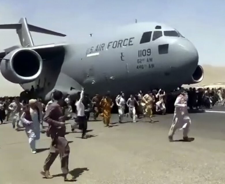 C-17 Globemaster cua My pha vo ky luc trong nhiem vu giai cuu Afghanistan-Hinh-12