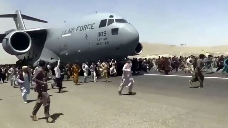 C-17 Globemaster cua My pha vo ky luc trong nhiem vu giai cuu Afghanistan-Hinh-3