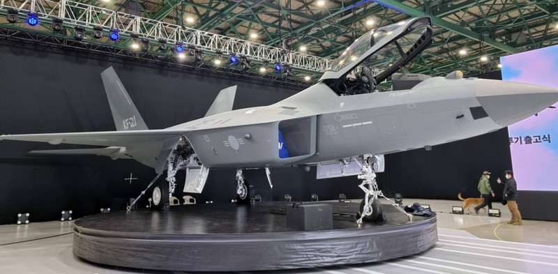 Chien dau co tang hinh KF-21 lieu co du suc sanh ngang F-35?-Hinh-4