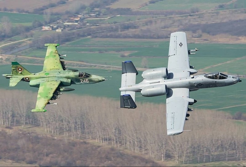 Su-25 cua Nga va A-10 cua My: Dau moi la 