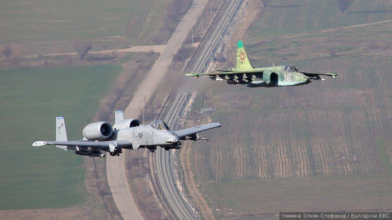 Su-25 cua Nga va A-10 cua My: Dau moi la 