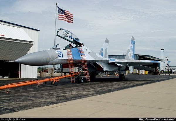 Tiem kich Su-27 Ukraine qua “vo dung”, chiec bo tron, chiec bi ban nham-Hinh-14