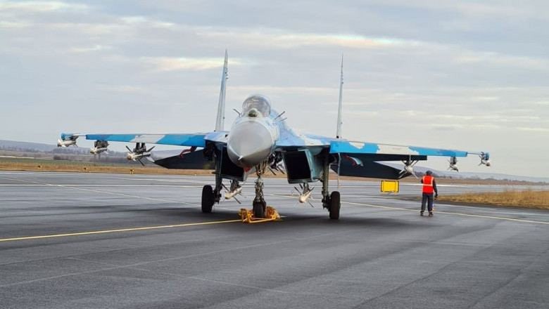 Tiem kich Su-27 Ukraine qua “vo dung”, chiec bo tron, chiec bi ban nham-Hinh-9