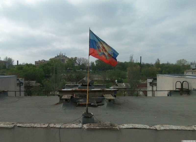 Dan quan Donbass danh manh, quan doi Ukraine bi bao vay khap noi-Hinh-3