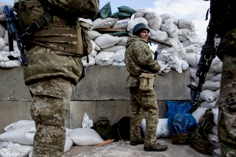 Tieu doan Azov tan ra, tan quan bi linh Chechnya vay chat-Hinh-11