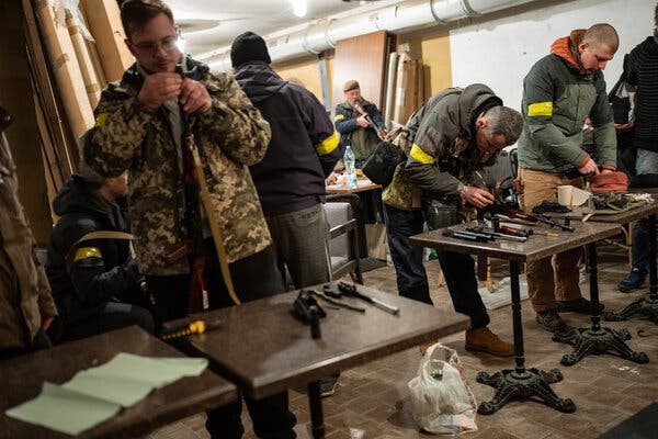 Tieu doan Azov tan ra, tan quan bi linh Chechnya vay chat-Hinh-5