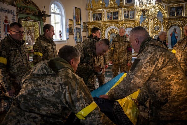 Tieu doan Azov tan ra, tan quan bi linh Chechnya vay chat-Hinh-8