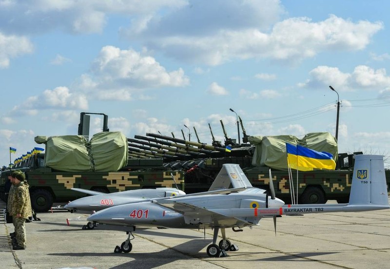 Li do UAV Bayraktar ‘mat hut’ tren chien truong Ukraine