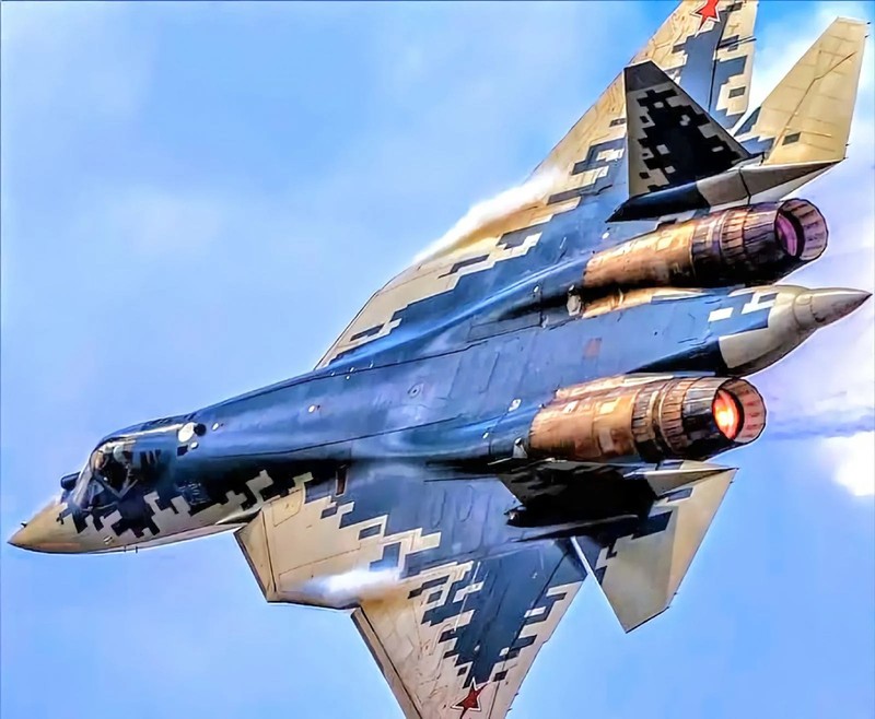 Su-57 Nga co the mang theo va dieu khien UAV kieu ‘bay dan’