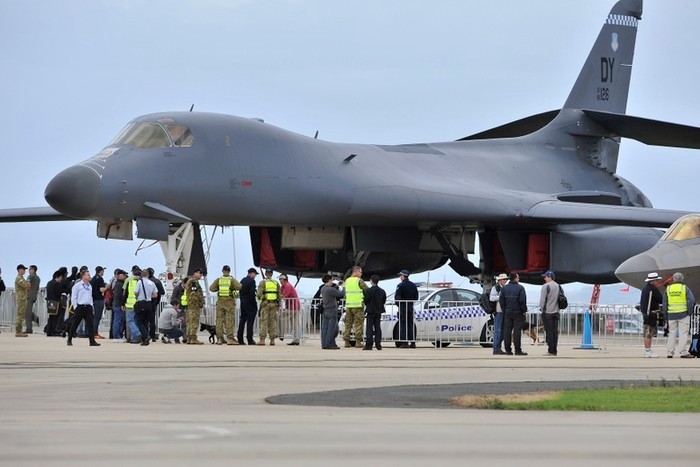 Suc manh may bay nem bom B-1B Lancer manh nhat cua My-Hinh-11