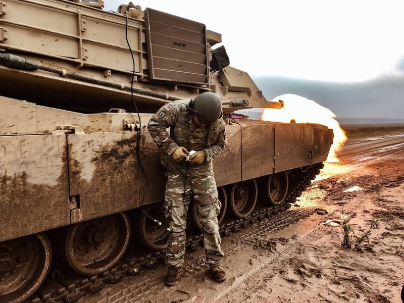 Ukraine lan dau tien su dung xe tang M1A1 Abrams tren chien truong-Hinh-13
