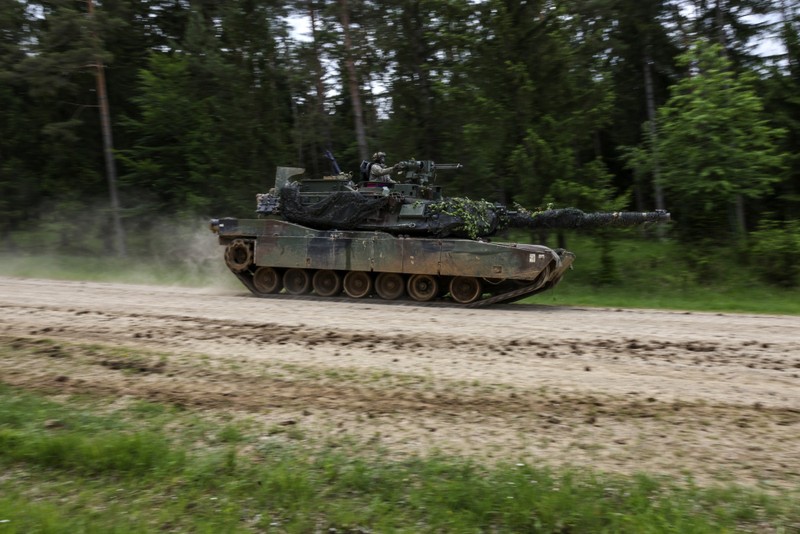 Ukraine lan dau tien su dung xe tang M1A1 Abrams tren chien truong-Hinh-6