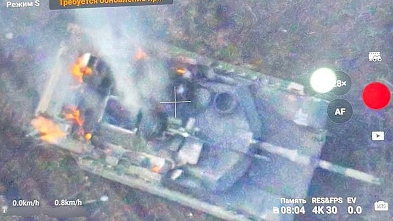 Giai ma UAV Piranha-10 pha huy thanh cong tang M1A1 Abrams cua Ukraine