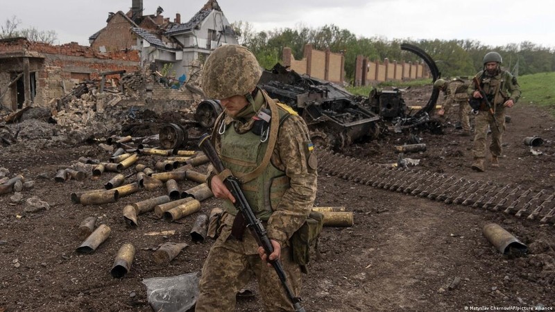 Lu doan 115 cua Ukraine rut chay voi sau khi Nga nem bom xuong Cheretino-Hinh-7