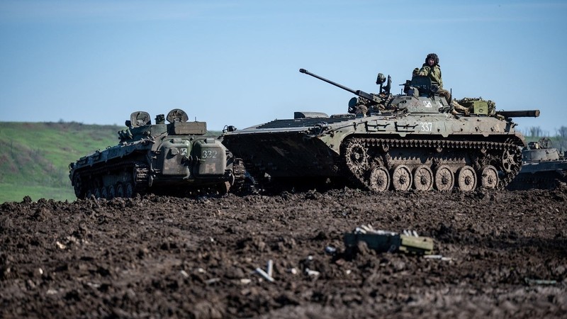 Lu doan 115 cua Ukraine rut chay voi sau khi Nga nem bom xuong Cheretino