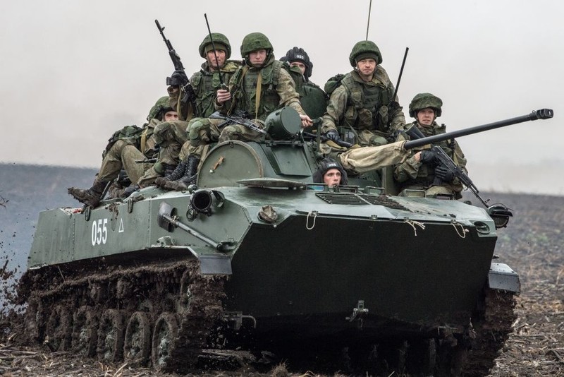 Vo tran! 6.000 quan Ukraine bi quan Nga truy duoi suot 9 km-Hinh-3