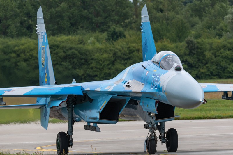 Su-27 Ukraine them nguy hiem voi bom GBU-39-Hinh-8