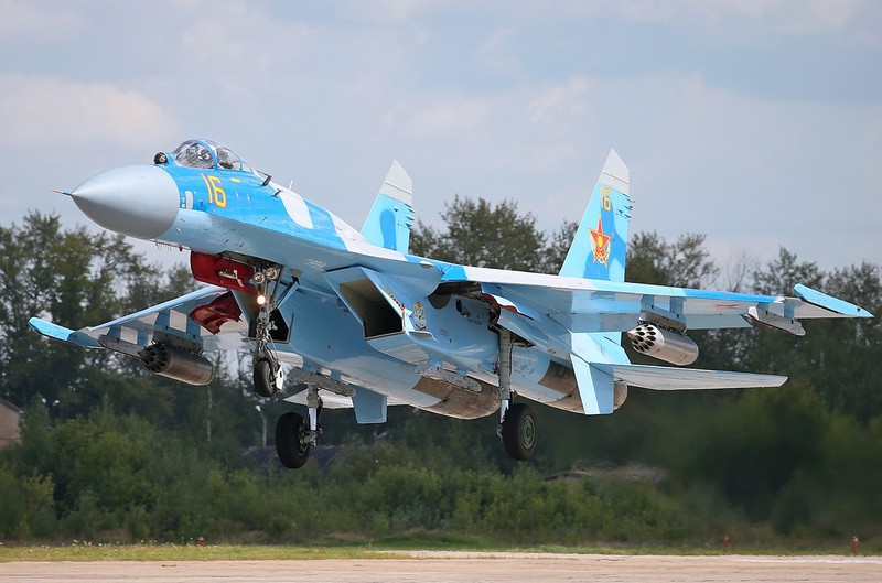 Su-27 Ukraine them nguy hiem voi bom GBU-39-Hinh-9