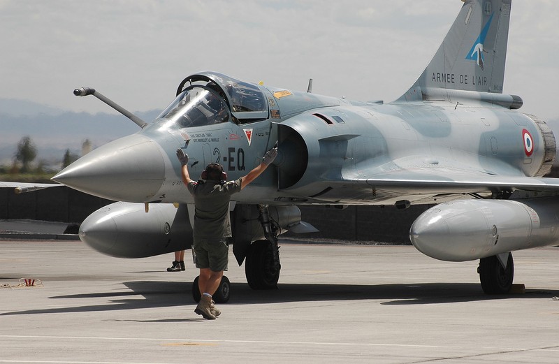 Mirage-2000 doi dau Su-35 va S-400: Lieu co lam nen chuyen?-Hinh-3