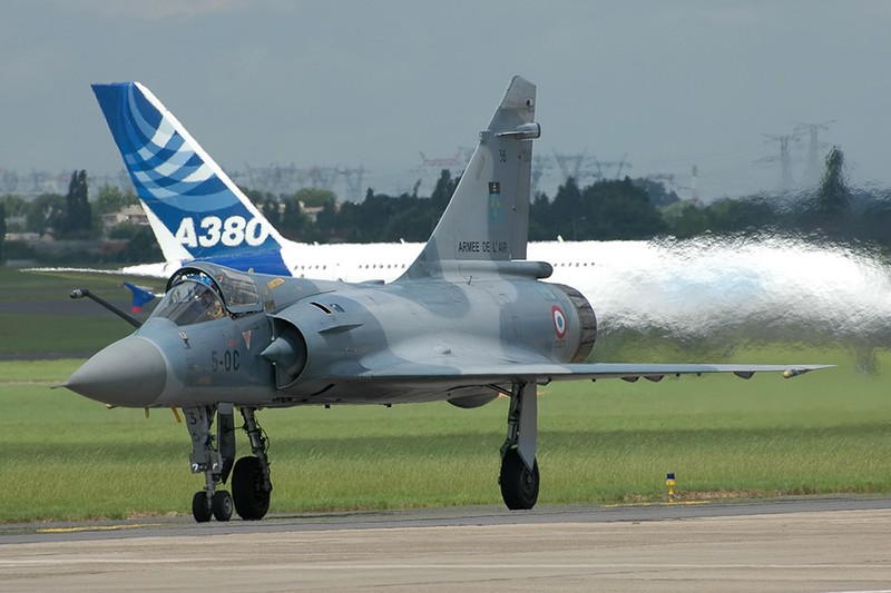 Mirage-2000 doi dau Su-35 va S-400: Lieu co lam nen chuyen?-Hinh-4