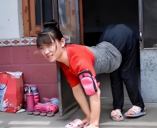 Bí ẩn 'lời nguyền' ở 'làng bò', không ai đi được bằng 2 chân - Hình 11 Bi an 'loi nguyen' o 'lang bo', khong ai di duoc bang 2 chan-Hinh-11