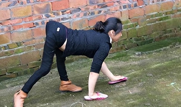 Bí ẩn 'lời nguyền' ở 'làng bò', không ai đi được bằng 2 chân - Hình 2 Bi an 'loi nguyen' o 'lang bo', khong ai di duoc bang 2 chan-Hinh-2