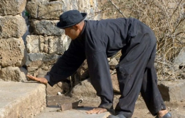 Bí ẩn 'lời nguyền' ở 'làng bò', không ai đi được bằng 2 chân - Hình 4 Bi an 'loi nguyen' o 'lang bo', khong ai di duoc bang 2 chan-Hinh-4