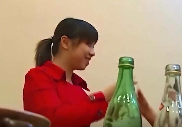 Cô gái 'tiên tửu' ngàn ly không say, bí ẩn được giải mã - Hình 2 Co gai 'tien tuu' ngan ly khong say, bi an duoc giai ma-Hinh-2