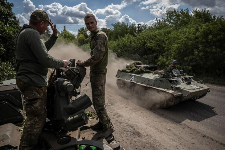 Linh Ukraine rut lui khoi Kursk, quan Nga van truy duoi suot 2 km-Hinh-12