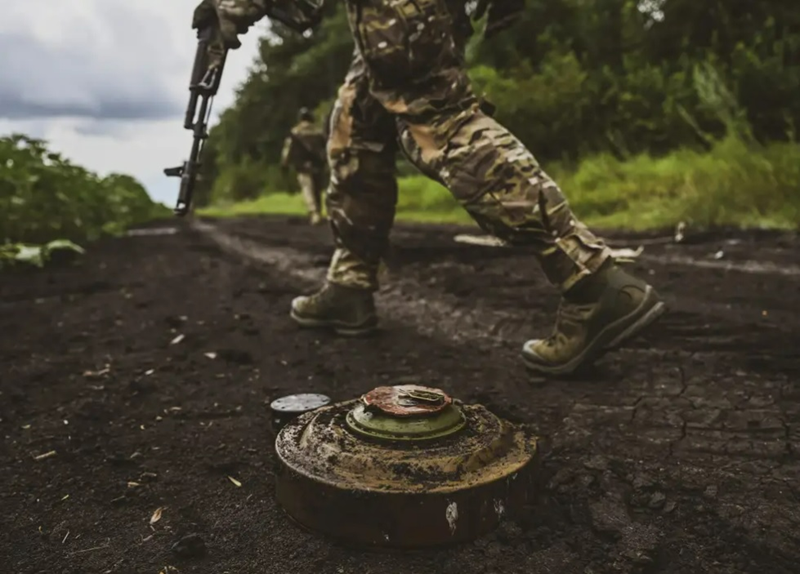 Nga dung vu khi sat thu, quan Ukraine tung loi choi “lieu linh“-Hinh-16