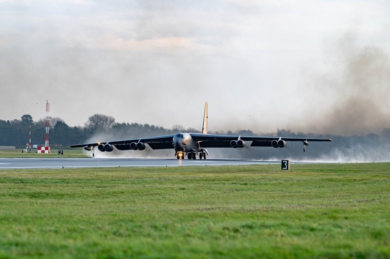 My dieu B-52 gui canh bao toi Nga sau vu ten lua Oreshnik-Hinh-3