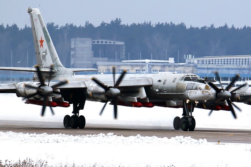 “Gau Nga” Tu-95MSM hoi sinh suc manh huy diet tu chien truong Ukraine-Hinh-5