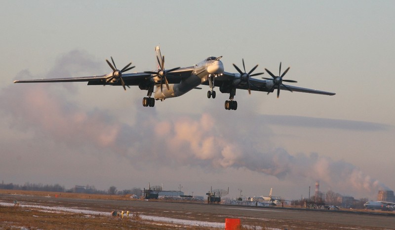 “Gau Nga” Tu-95MSM hoi sinh suc manh huy diet tu chien truong Ukraine-Hinh-9