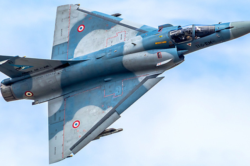 Phap vien tro Mirage 2000 cho Ukraine, linh danh thue se dieu khien?