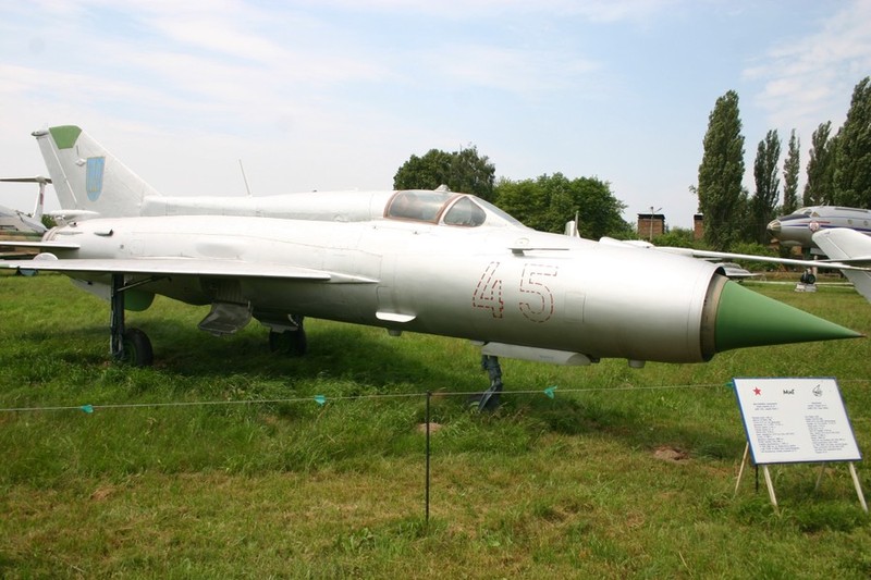 Ukraine se bien hang loat tiem kich MiG-21 thanh UAV cam tu?-Hinh-3