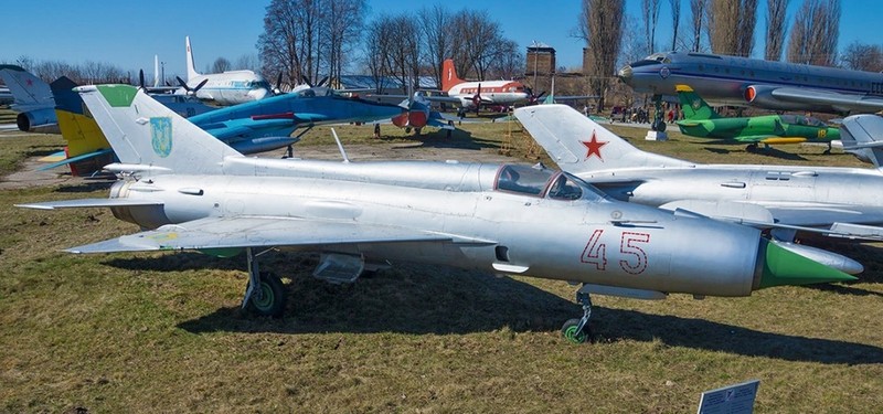 Ukraine se bien hang loat tiem kich MiG-21 thanh UAV cam tu?-Hinh-4