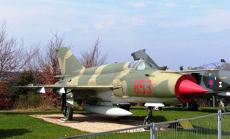 Ukraine se bien hang loat tiem kich MiG-21 thanh UAV cam tu?-Hinh-7