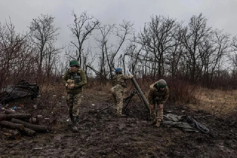 Nga san phang vong vay phia nam Kurakhove, 10.000 linh Ukraine bo chay-Hinh-3