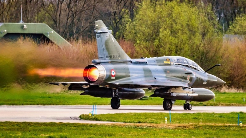 Ukraine nhan lo Mirage 2000 dau tien tu Phap-Hinh-4