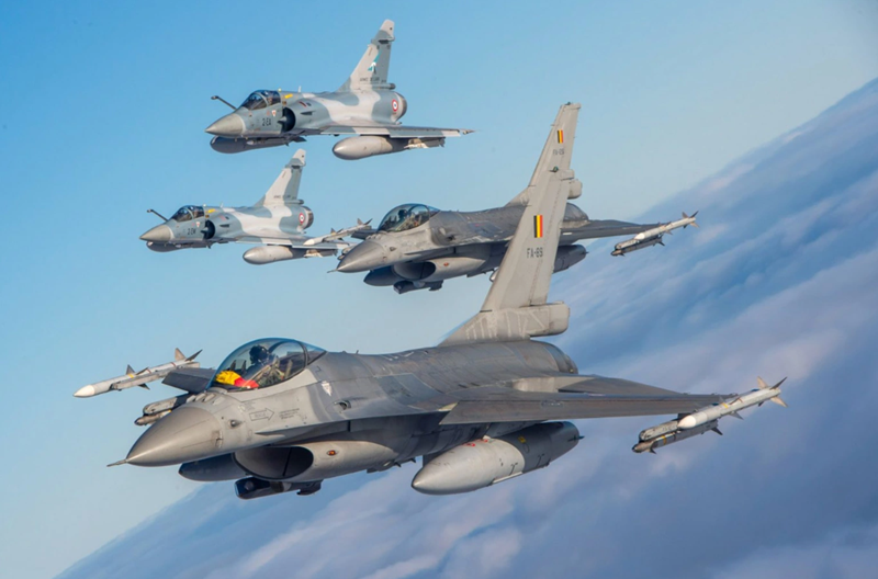 Ukraine tung het suc manh, F-16 san sang doi dau voi may bay Nga-Hinh-10