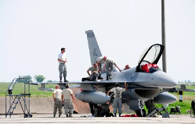 Ukraine tung het suc manh, F-16 san sang doi dau voi may bay Nga-Hinh-11