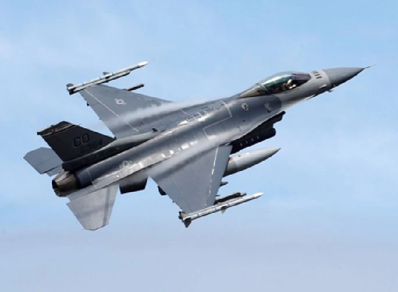 Ukraine tung het suc manh, F-16 san sang doi dau voi may bay Nga-Hinh-15